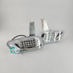 مه‌شکن جلو LED پژو پارس برند هلا Hella با 18 عدد LED پرقدرت، طراحی سه‌ردیفه، نصب فابریک داخل سپر جلو، نور سفید یکنواخت